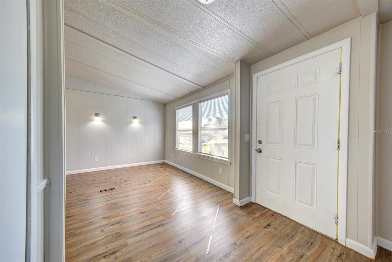 4889 CAMBRIDGE DR, MIMS, FL, 32754