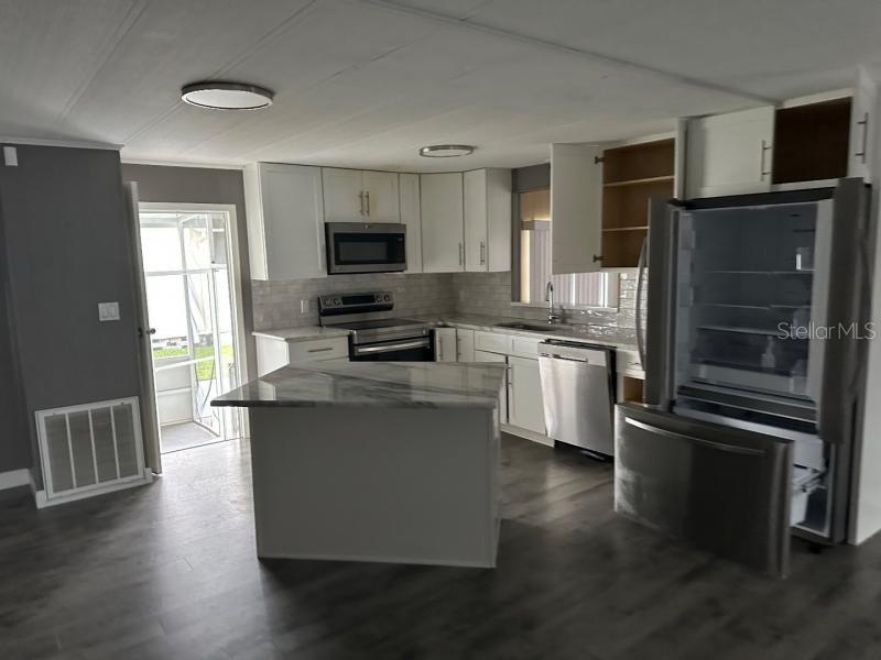 125 DOLPHIN DR S, OLDSMAR, FL, 34677