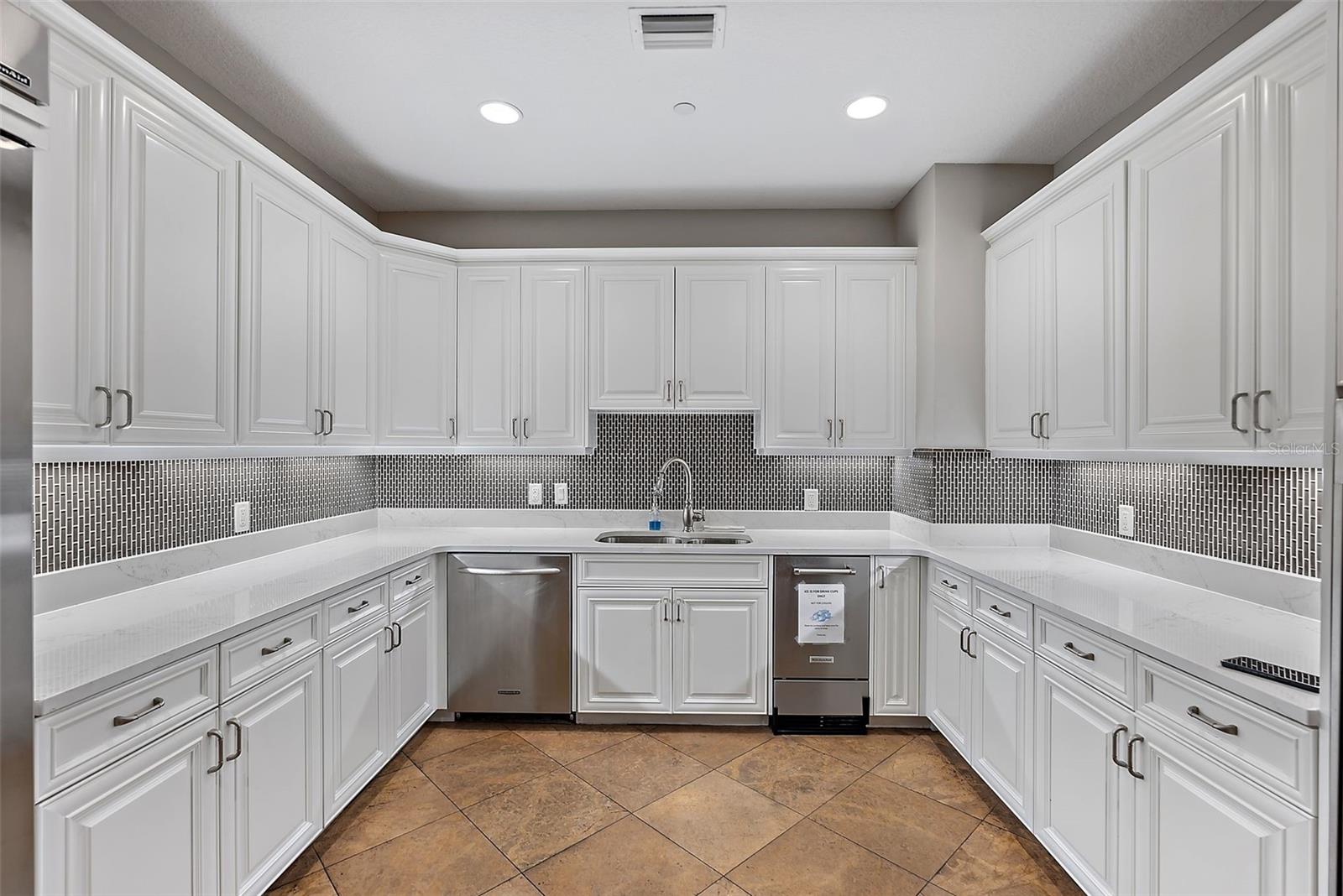 11 BAYMONT ST #1109, CLEARWATER BEACH, FL, 33767