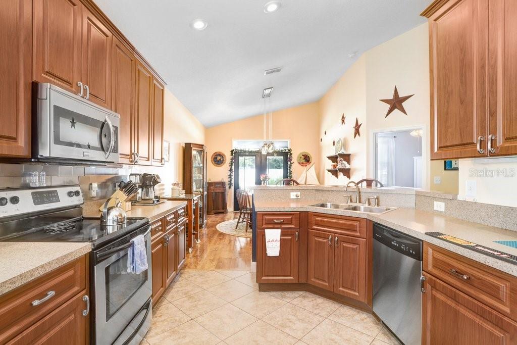 37438 PICKETTS MILL AVE, ZEPHYRHILLS, FL, 33542