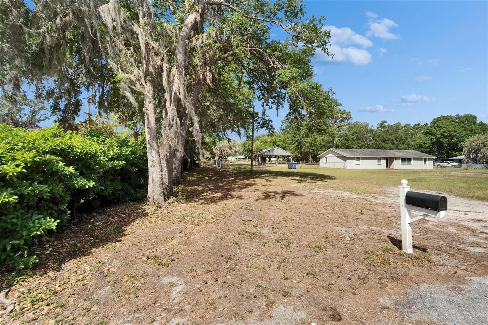 8209 EDISON RD, LITHIA, FL, 33547