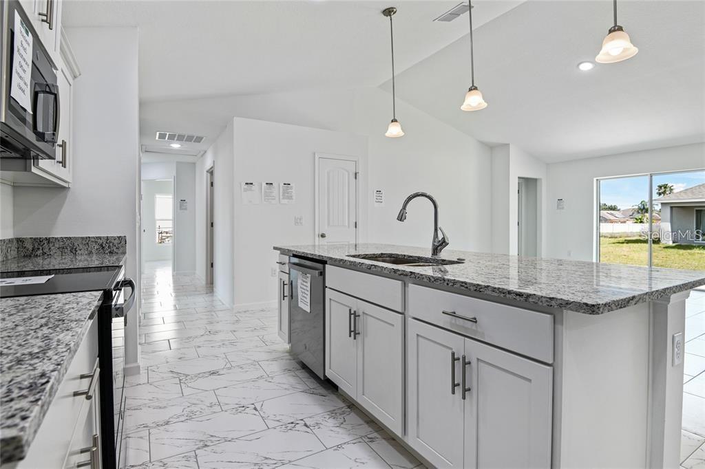 562 MAARICOPA DR, KISSIMMEE, FL, 34758