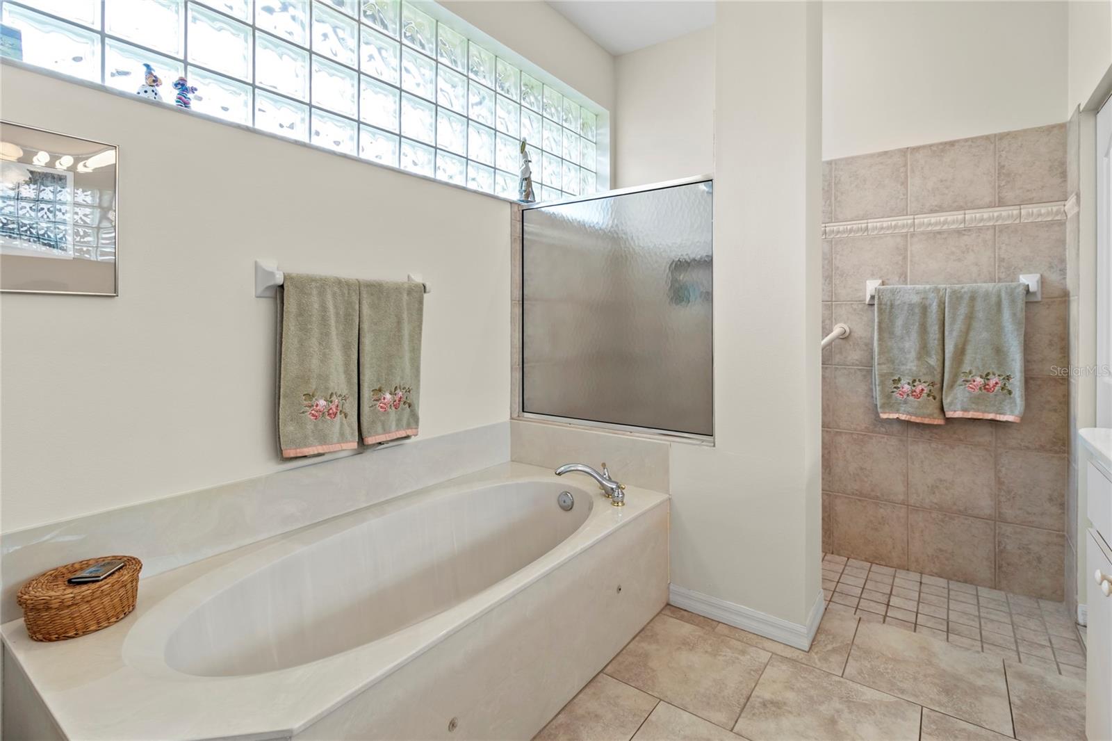 686 SILK OAK DR, VENICE, FL, 34293