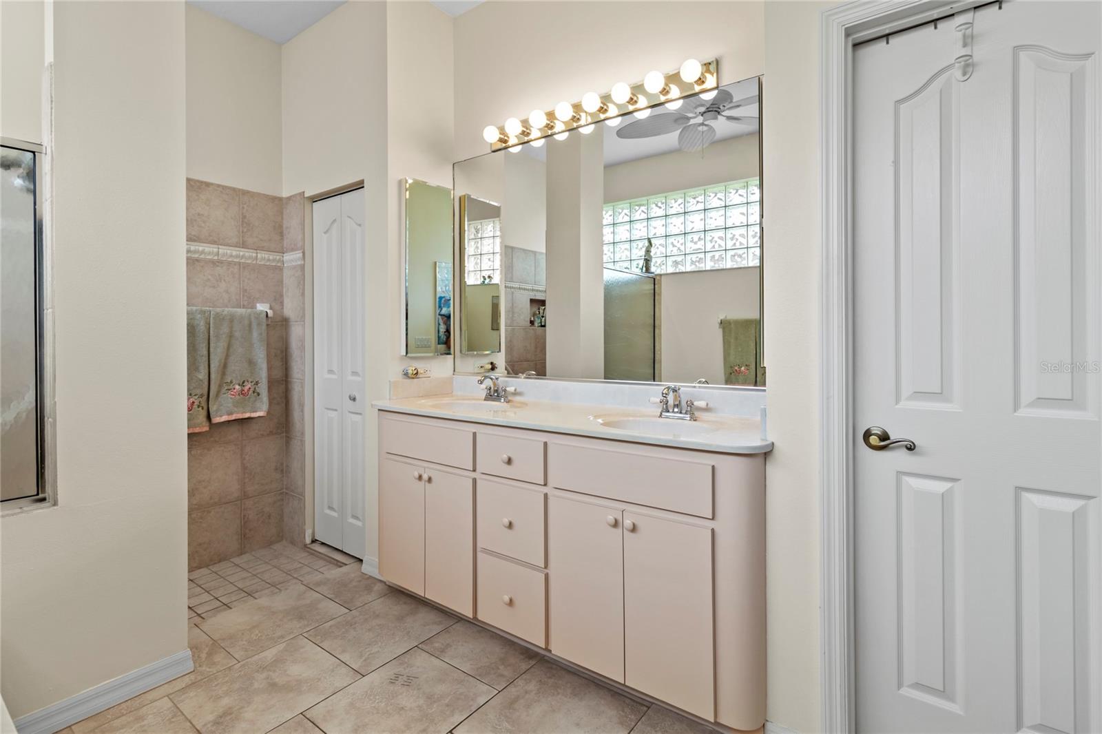 686 SILK OAK DR, VENICE, FL, 34293