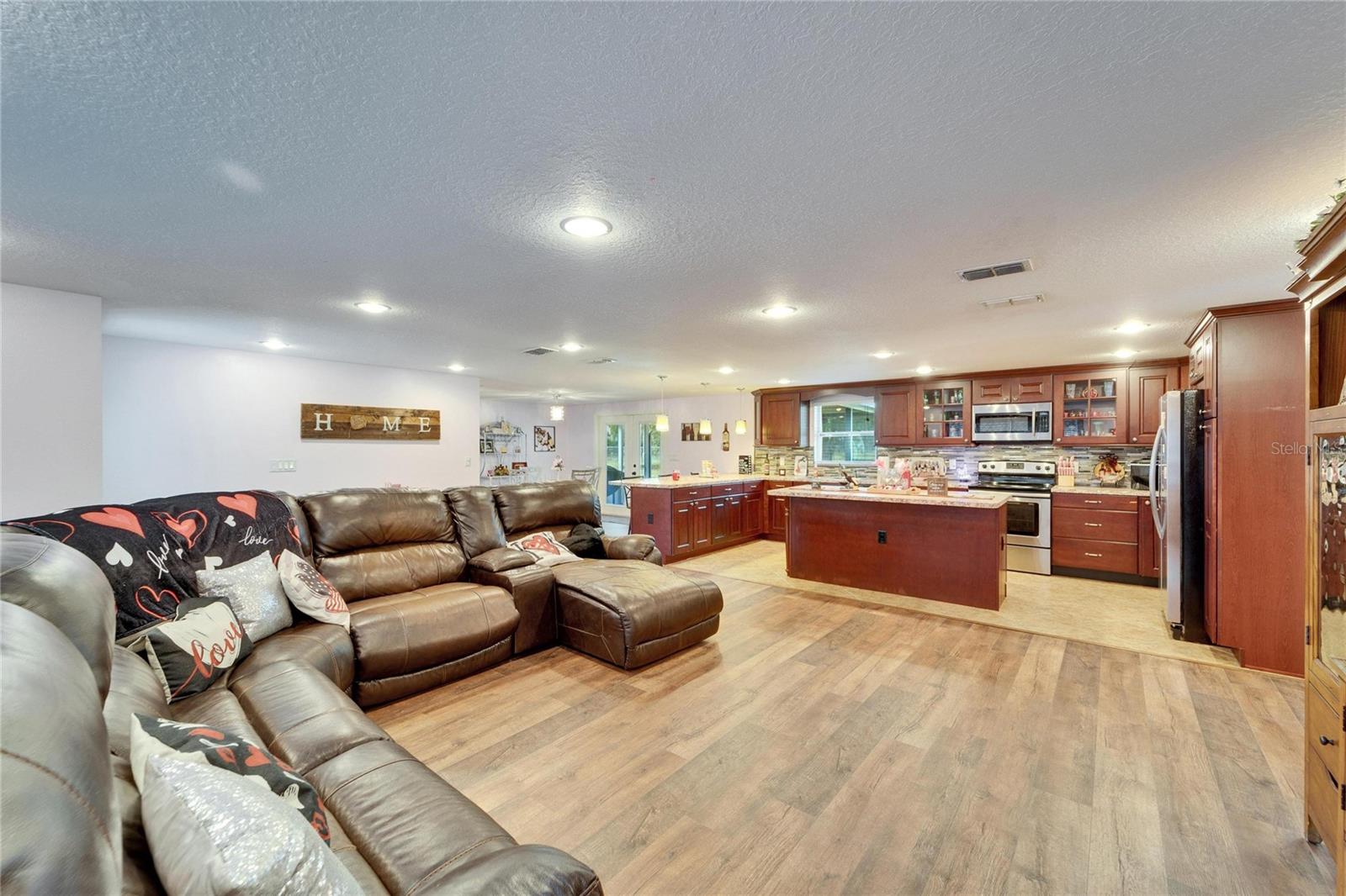 8211 EDISON RD, LITHIA, FL, 33547