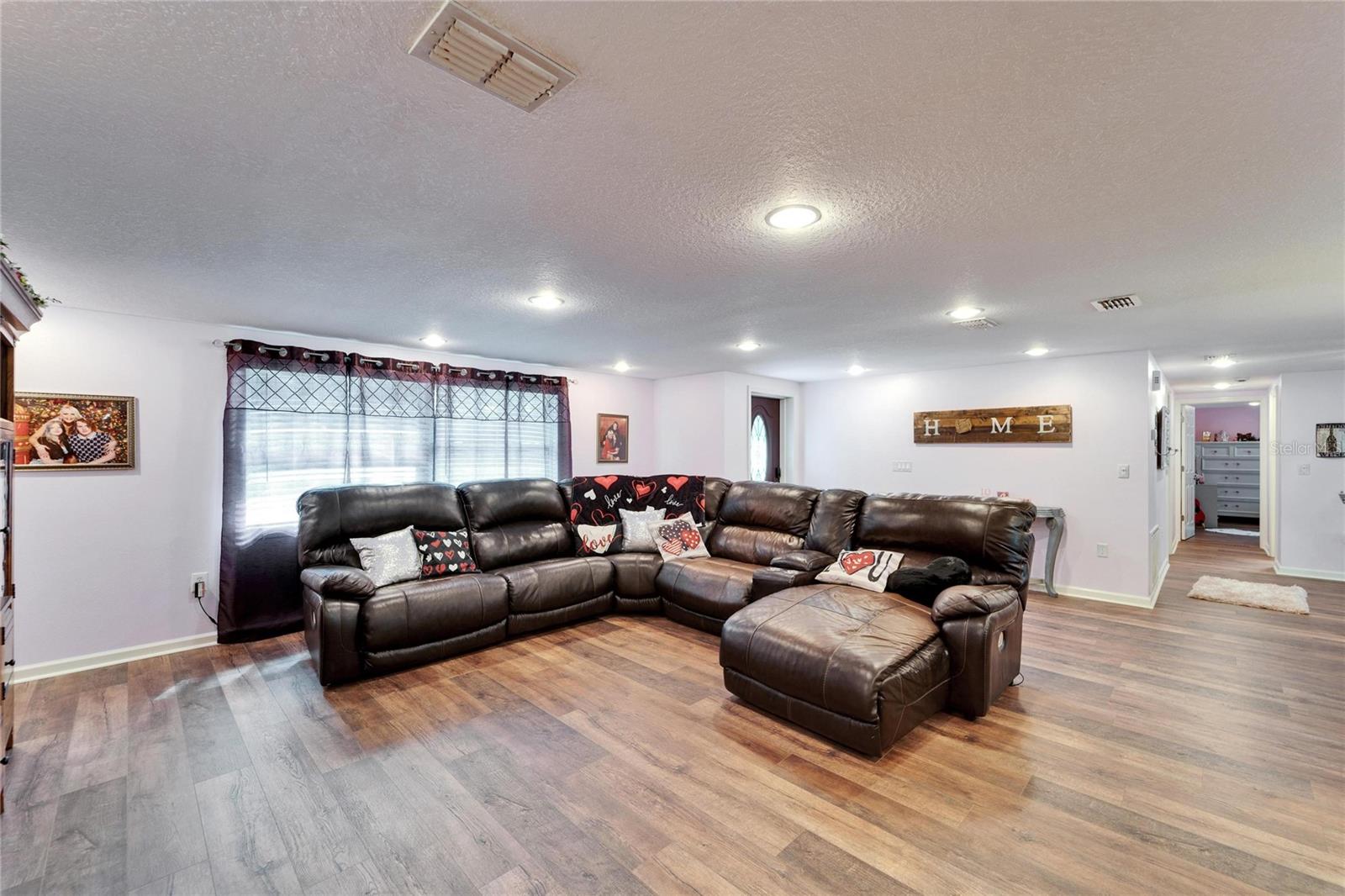 8211 EDISON RD, LITHIA, FL, 33547