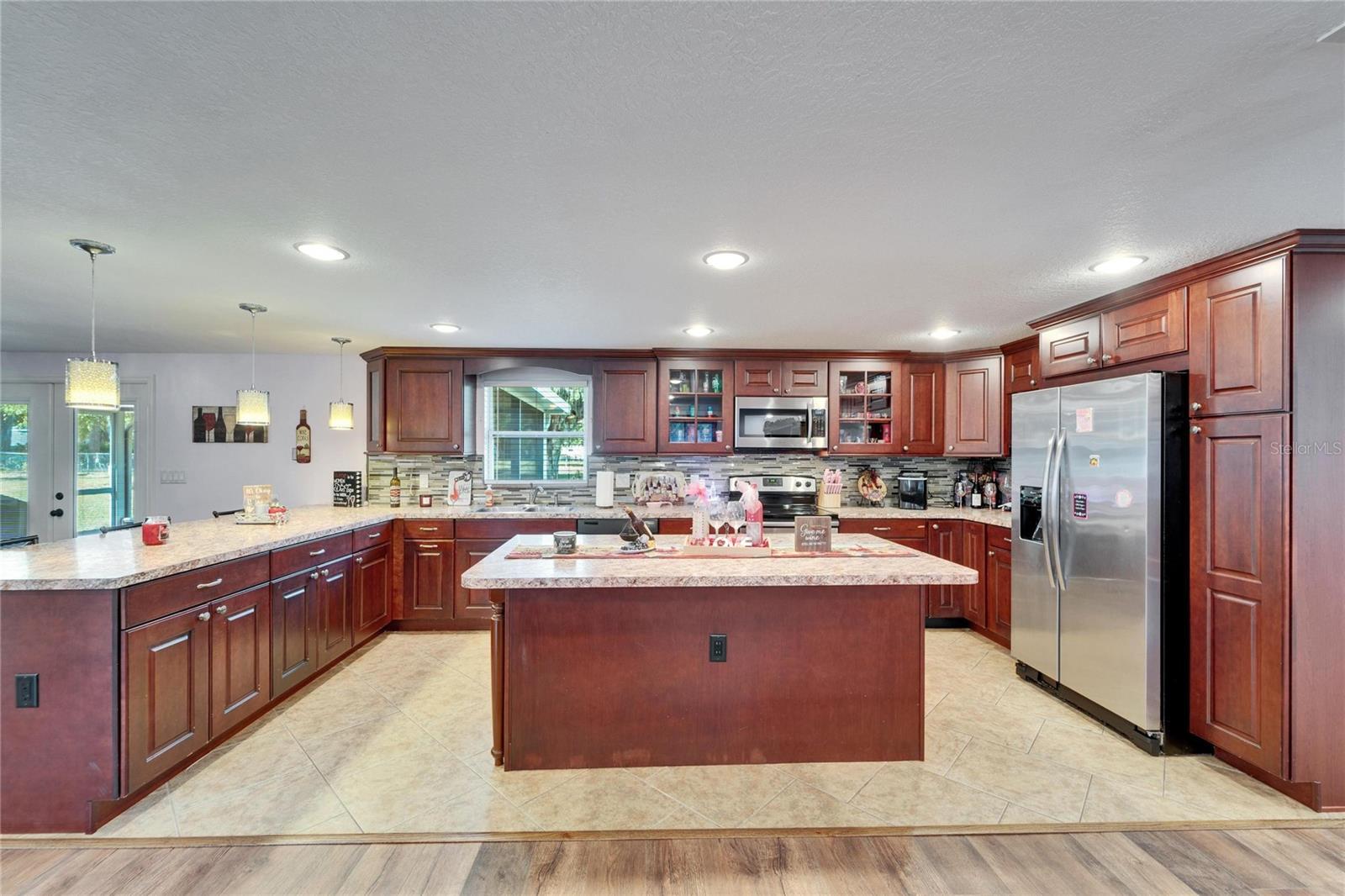 8211 EDISON RD, LITHIA, FL, 33547