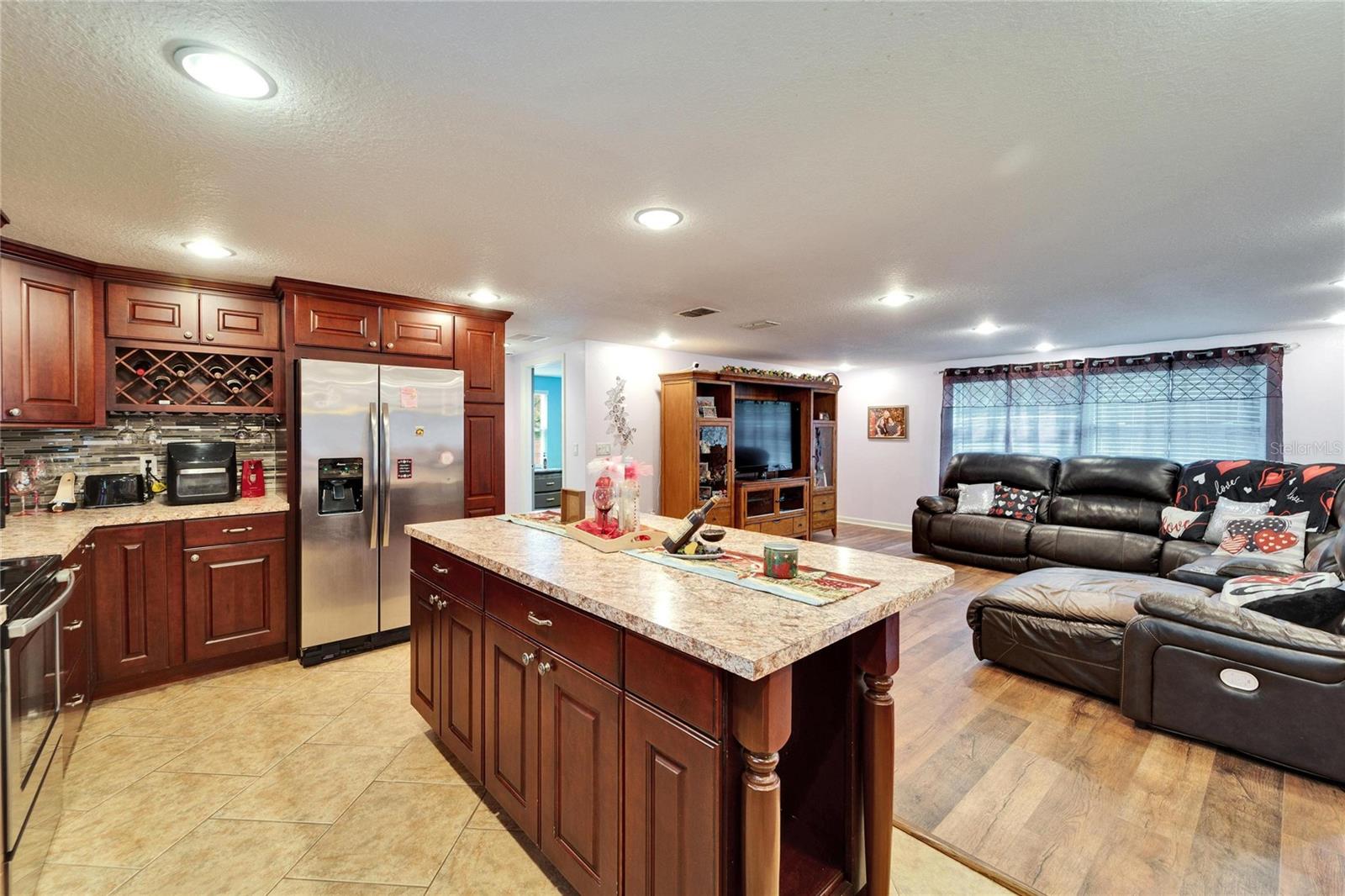 8211 EDISON RD, LITHIA, FL, 33547