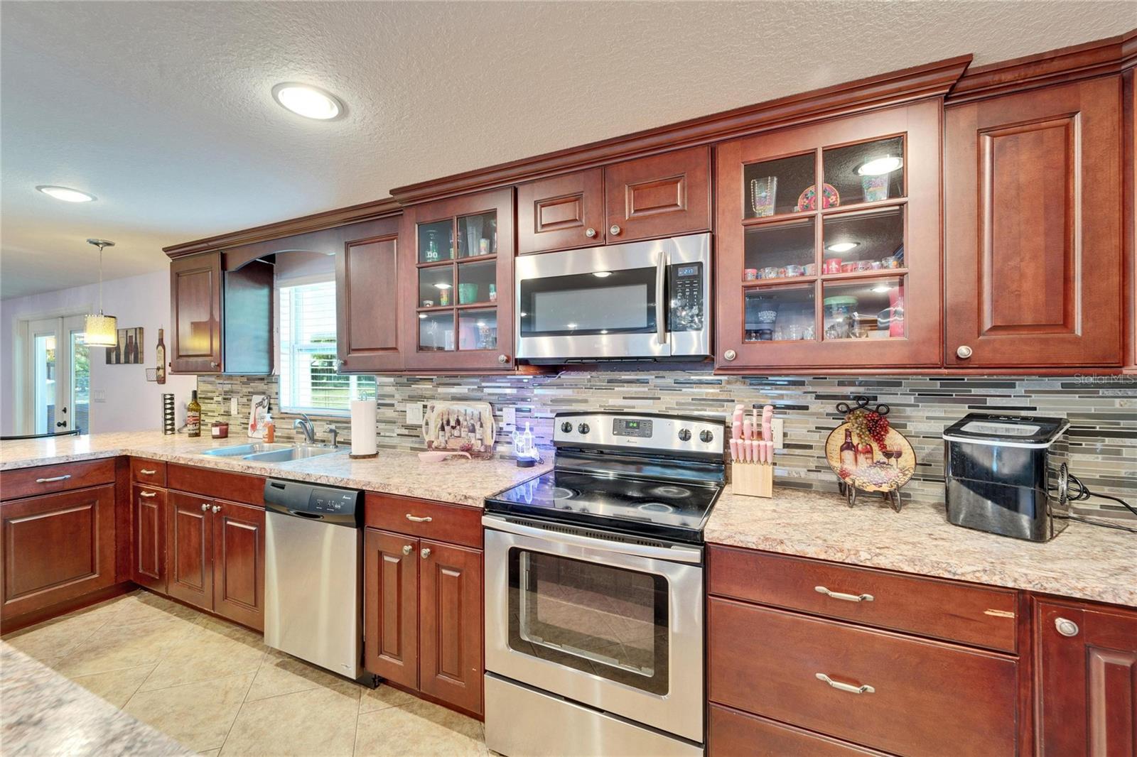 8211 EDISON RD, LITHIA, FL, 33547