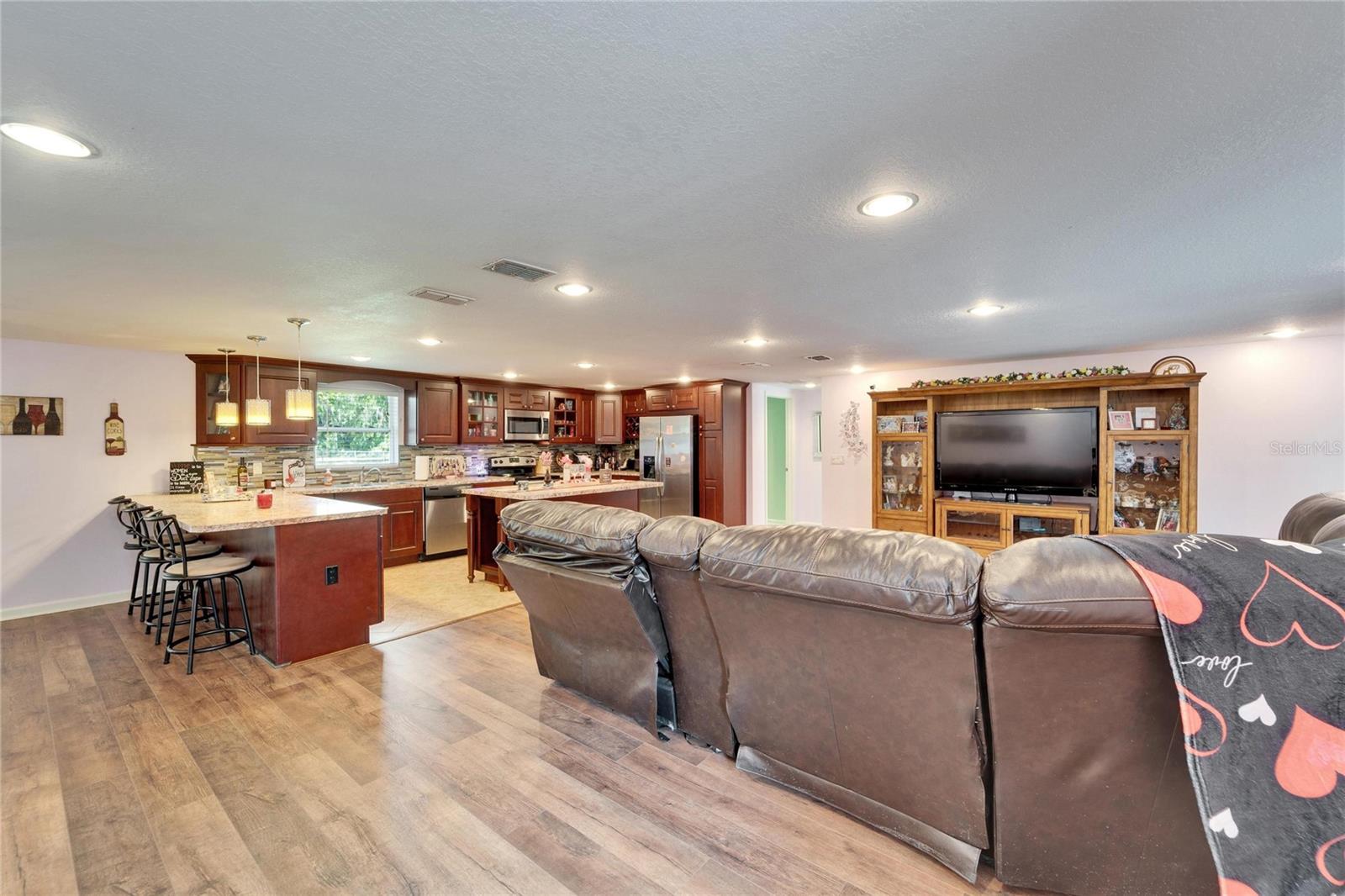 8211 EDISON RD, LITHIA, FL, 33547