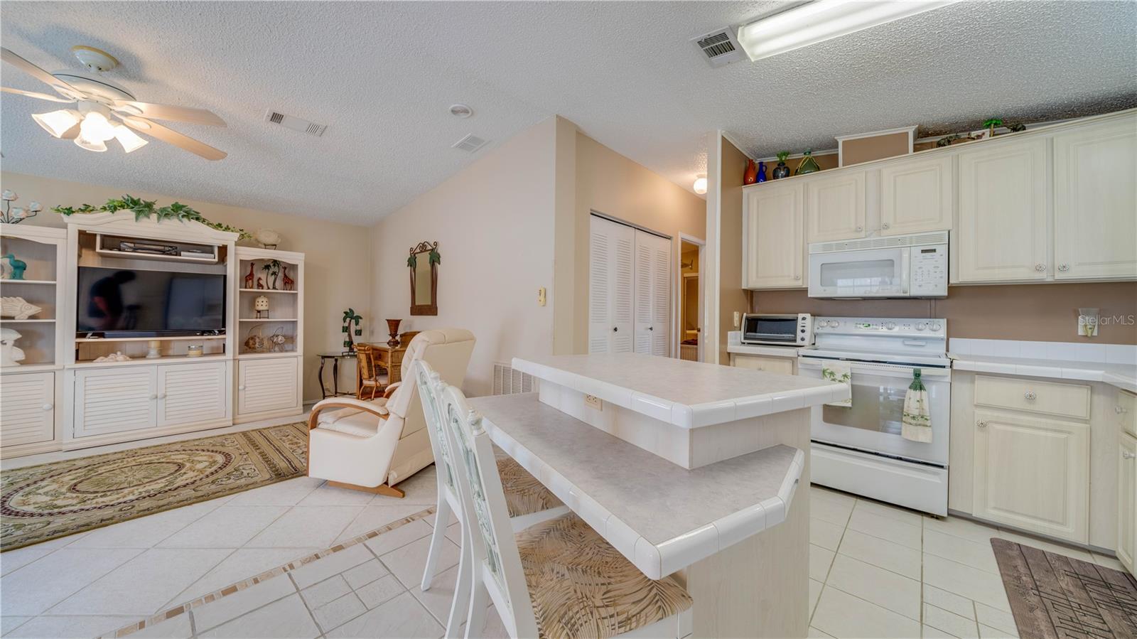 137 AMBLE DR, NORTH FORT MYERS, FL, 33903