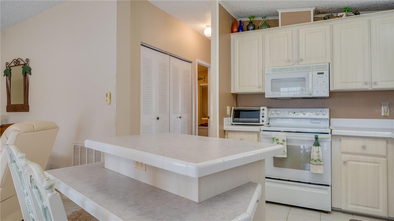 137 AMBLE DR, NORTH FORT MYERS, FL, 33903