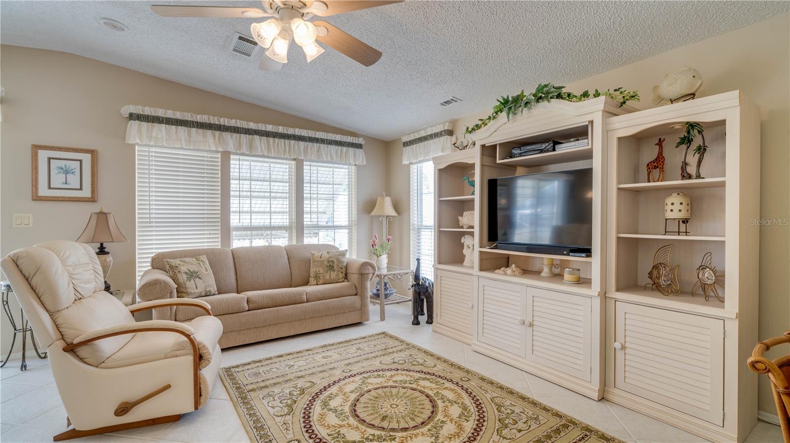 137 AMBLE DR, NORTH FORT MYERS, FL, 33903