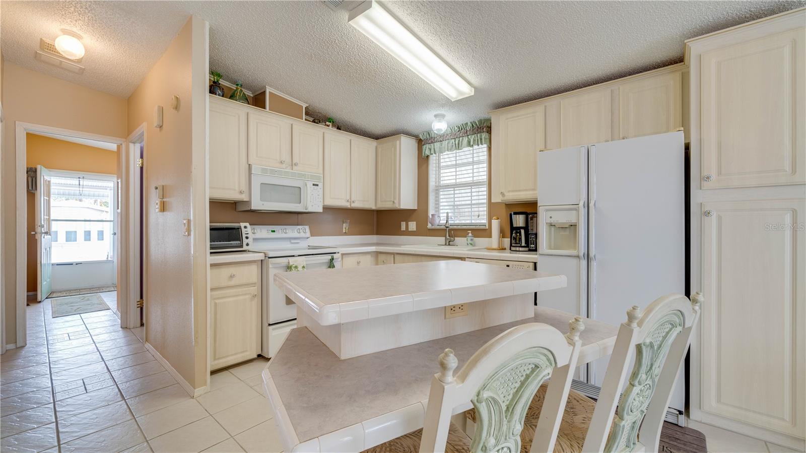 137 AMBLE DR, NORTH FORT MYERS, FL, 33903