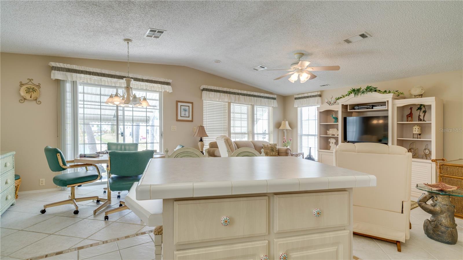 137 AMBLE DR, NORTH FORT MYERS, FL, 33903