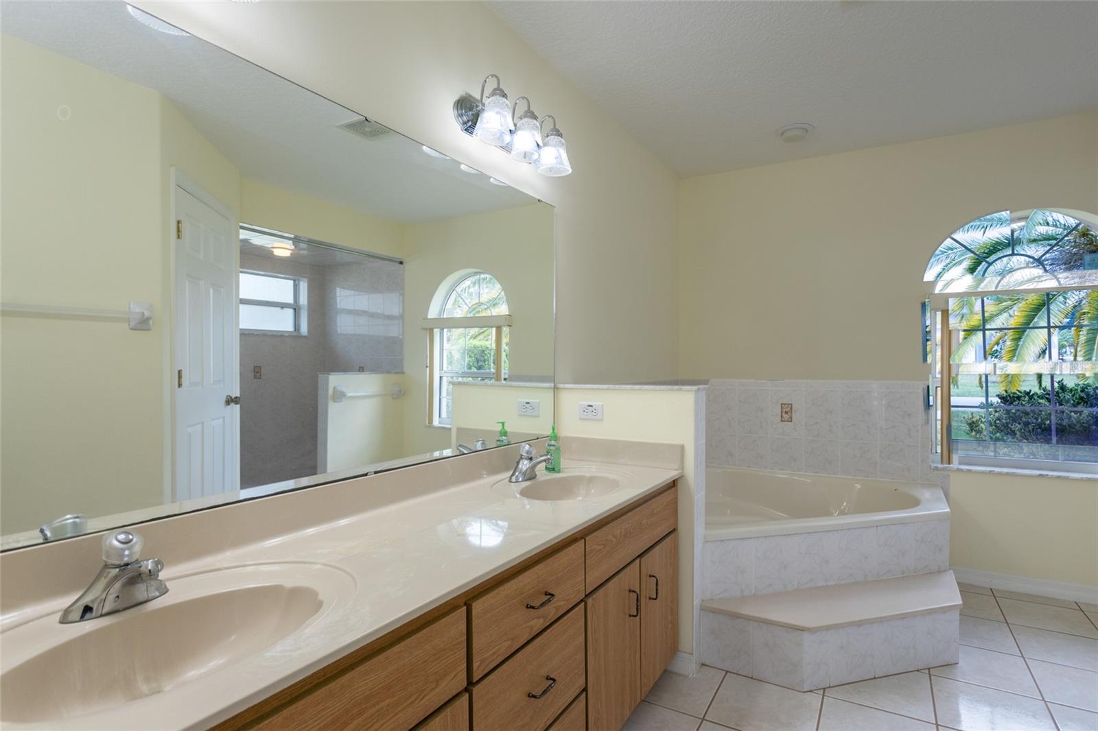 13 EDGEWATER DR, PALM COAST, FL, 32164