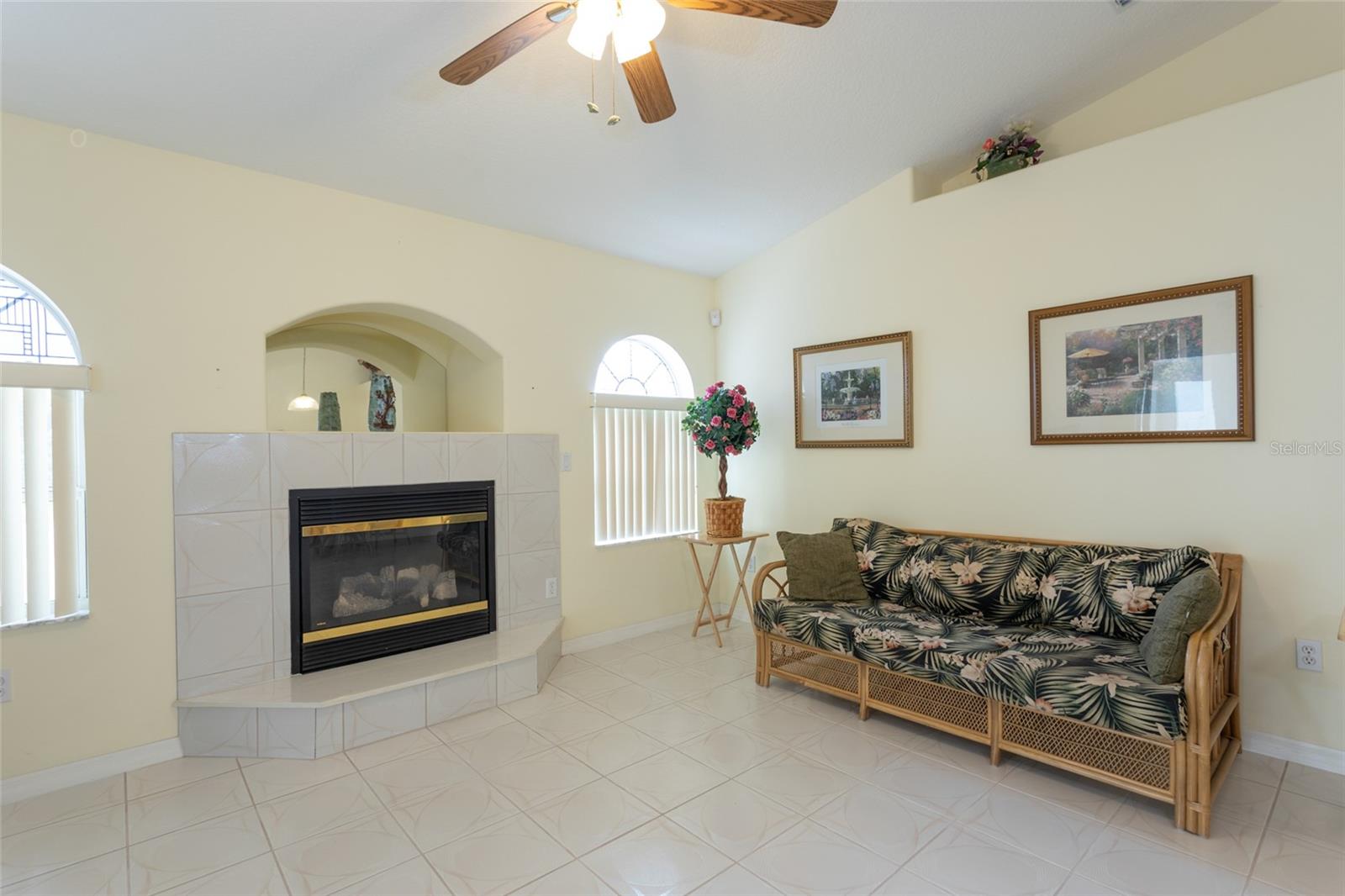 13 EDGEWATER DR, PALM COAST, FL, 32164