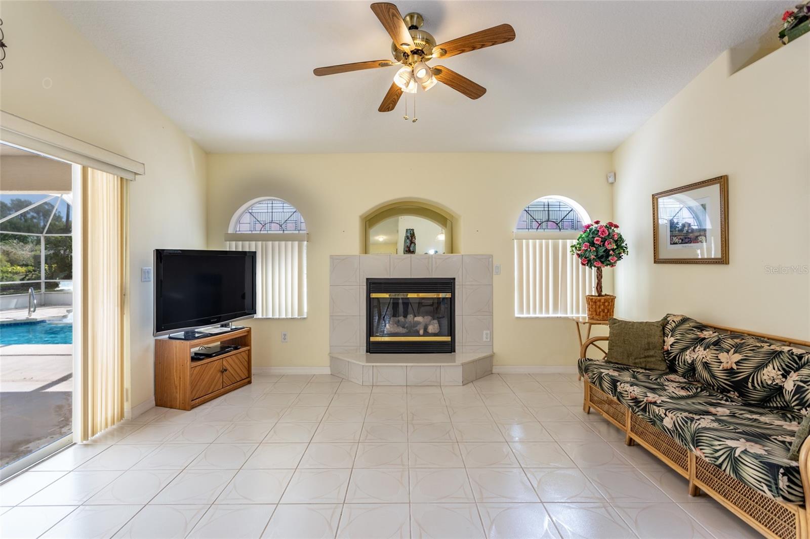 13 EDGEWATER DR, PALM COAST, FL, 32164