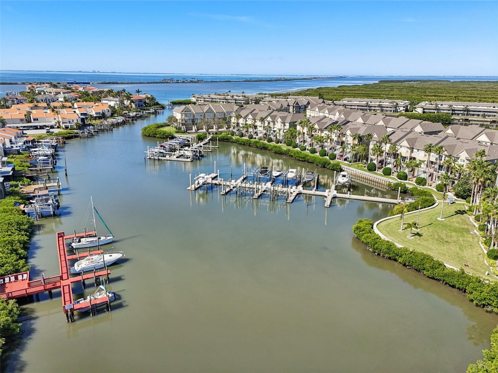 8408 FLAGSTONE DR, TAMPA, FL, 33615