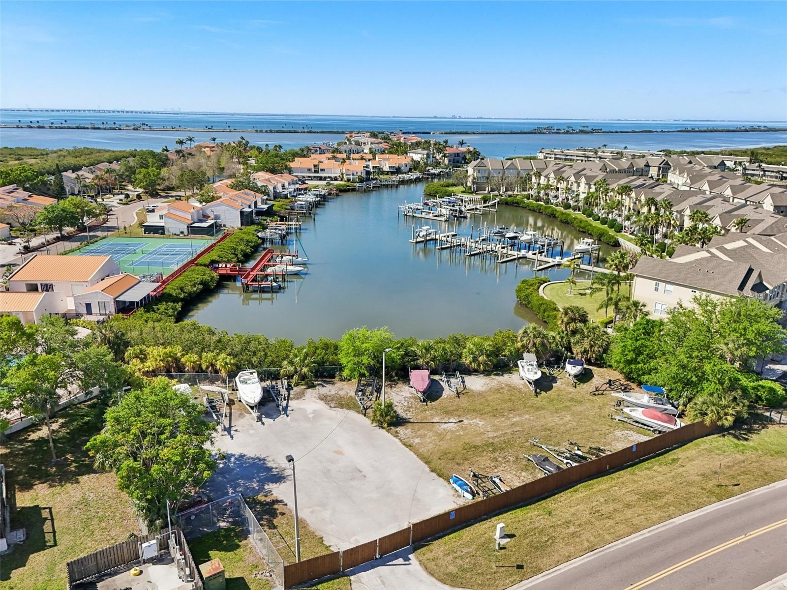 8408 FLAGSTONE DR, TAMPA, FL, 33615