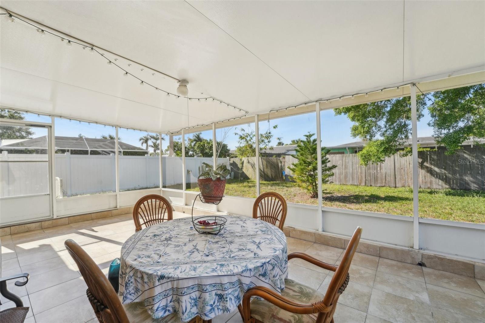 8408 FLAGSTONE DR, TAMPA, FL, 33615