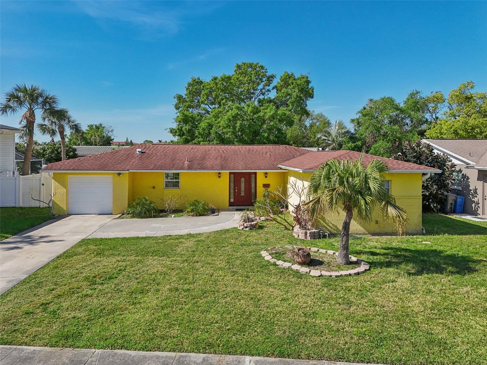 8408 FLAGSTONE DR, TAMPA, FL, 33615