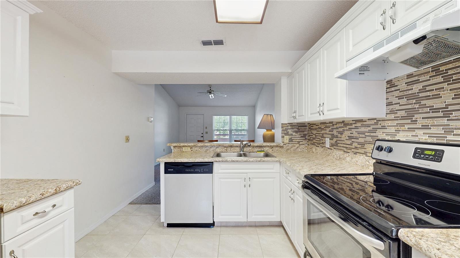 TB8366549 Property Photo