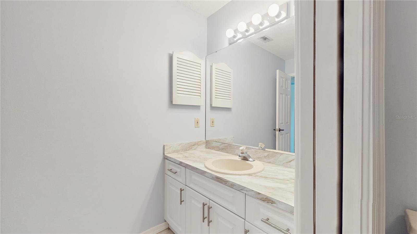 TB8366549 Property Photo