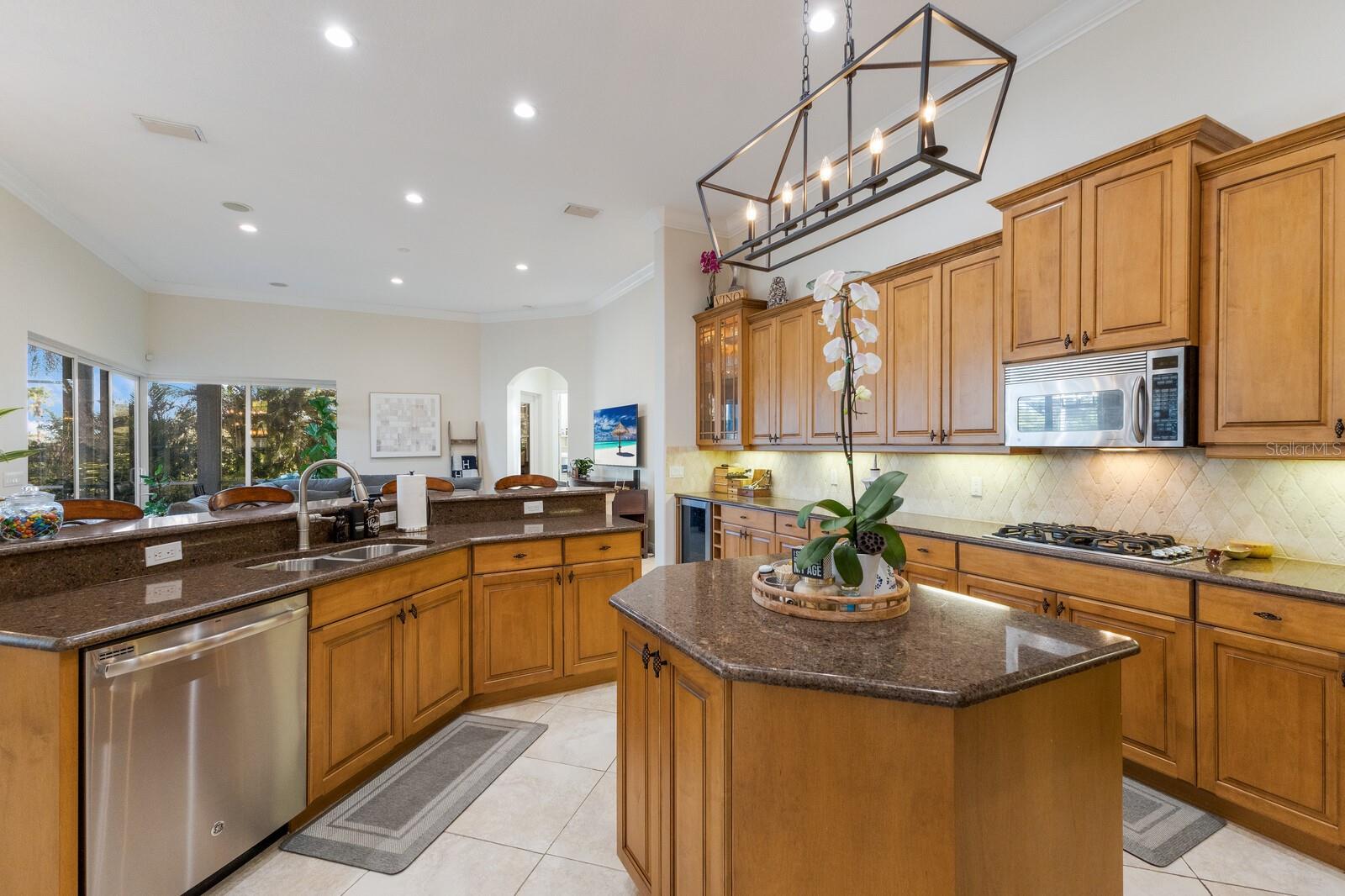 8850 17TH AVENUE CIR NW, BRADENTON, FL, 34209