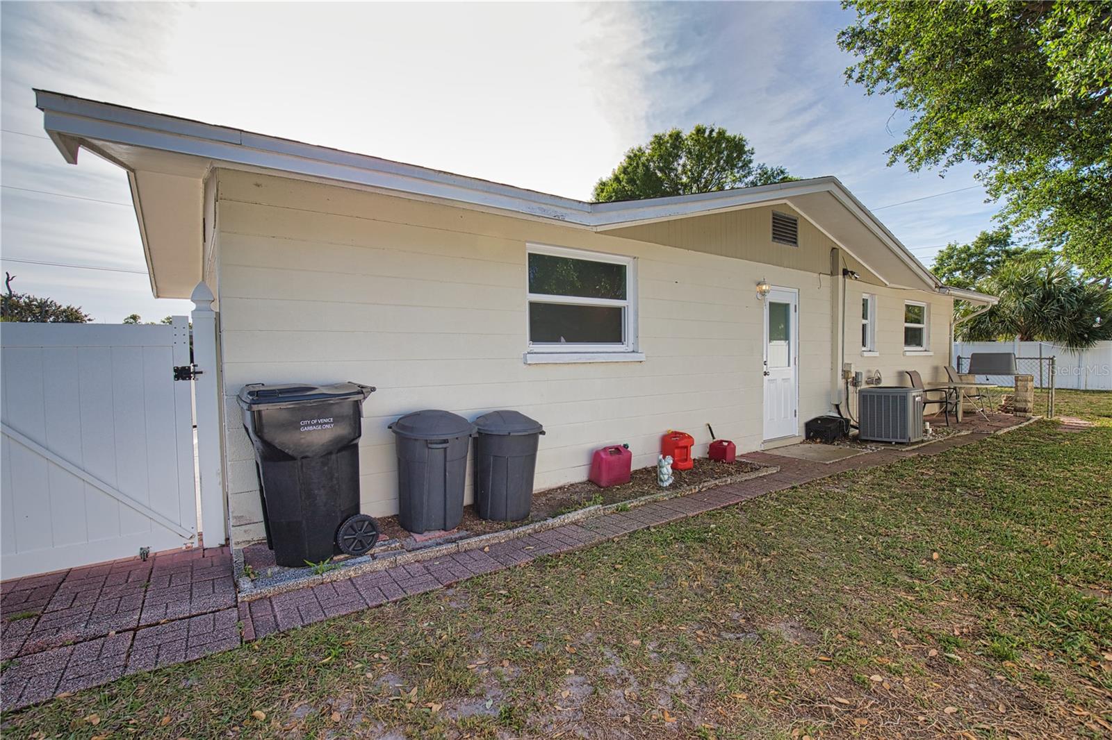 1211 LAUREL AVE, VENICE, FL, 34285