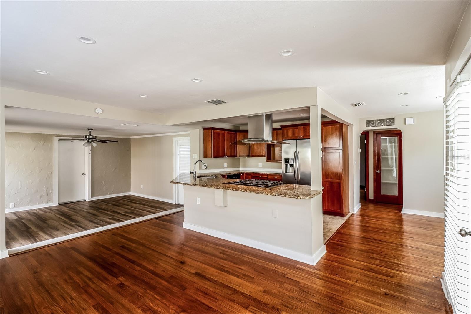 2837 1ST ST NE, ST PETERSBURG, FL, 33704