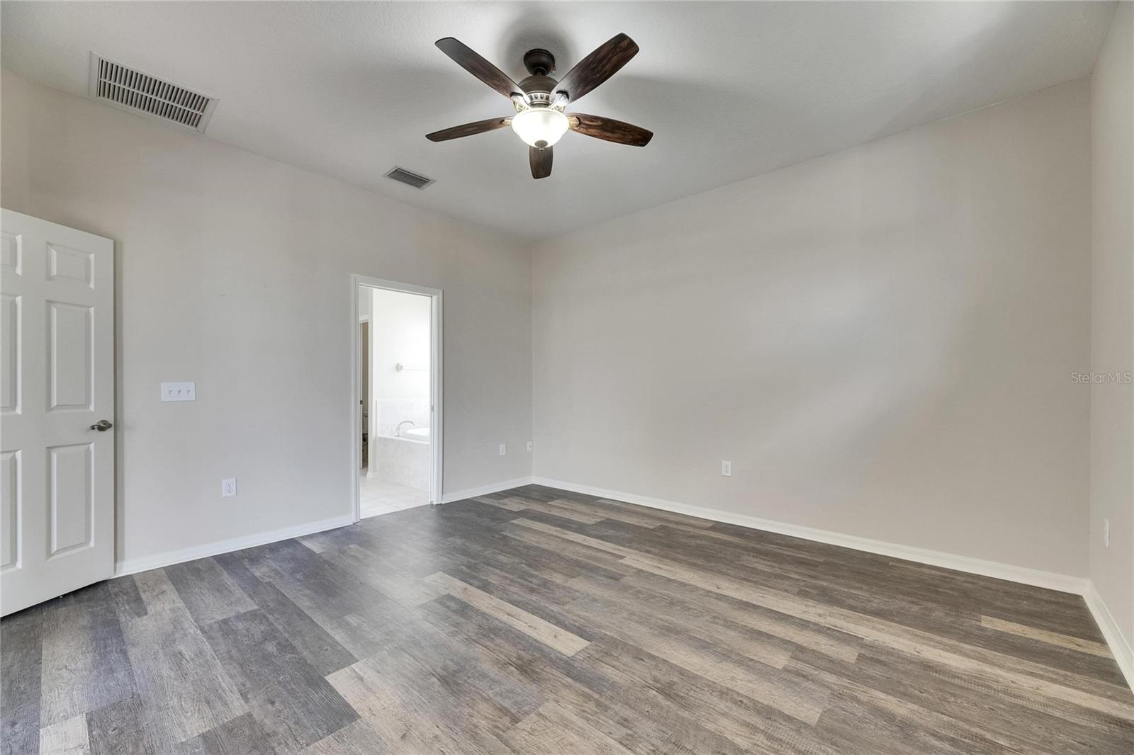 6803 RUNNER OAK DR, WESLEY CHAPEL, FL, 33545