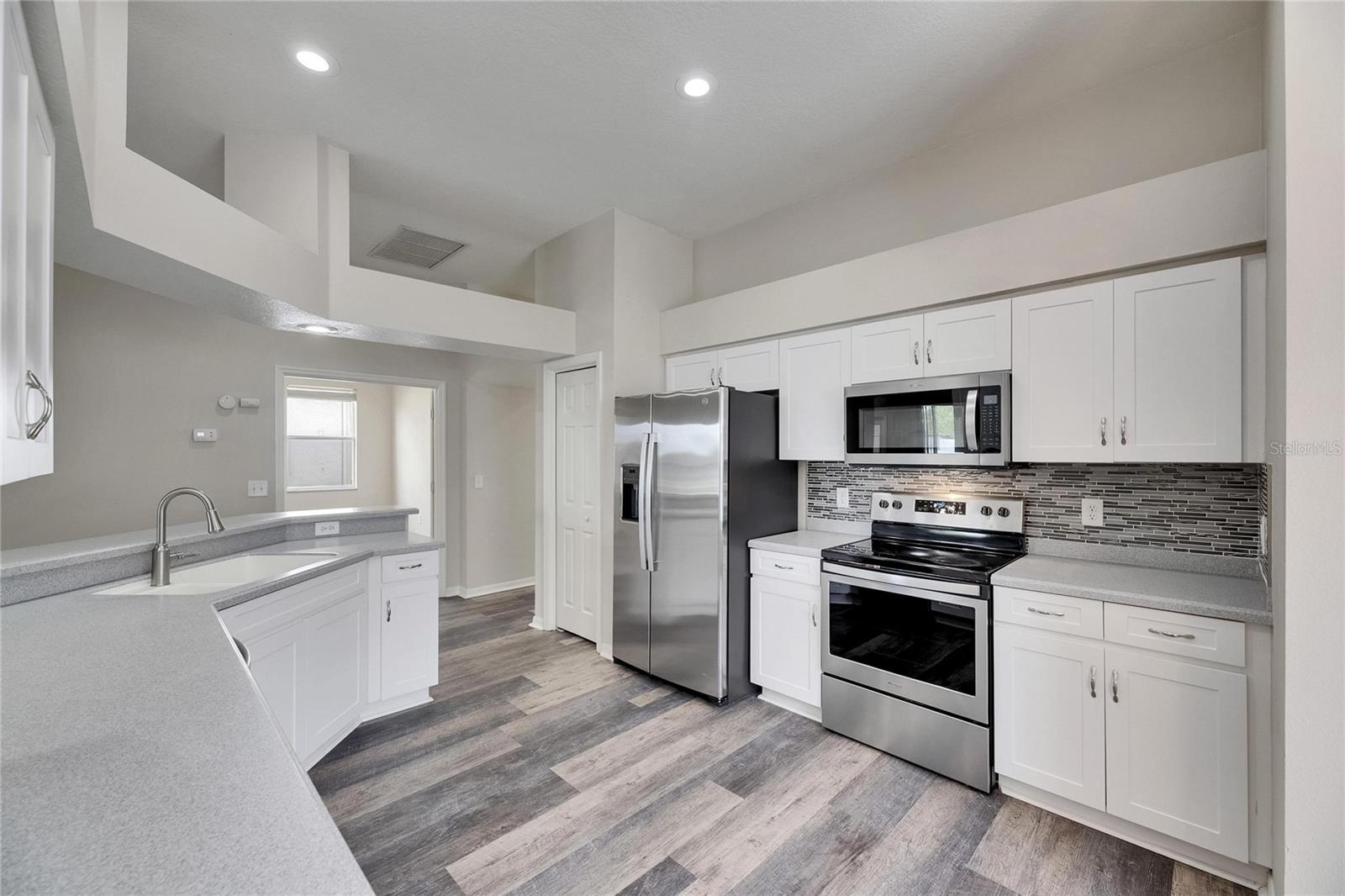 6803 RUNNER OAK DR, WESLEY CHAPEL, FL, 33545