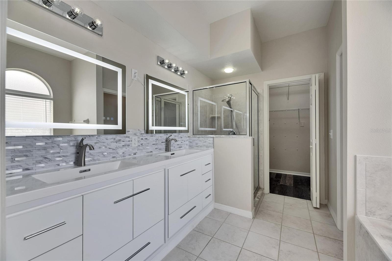 6803 RUNNER OAK DR, WESLEY CHAPEL, FL, 33545