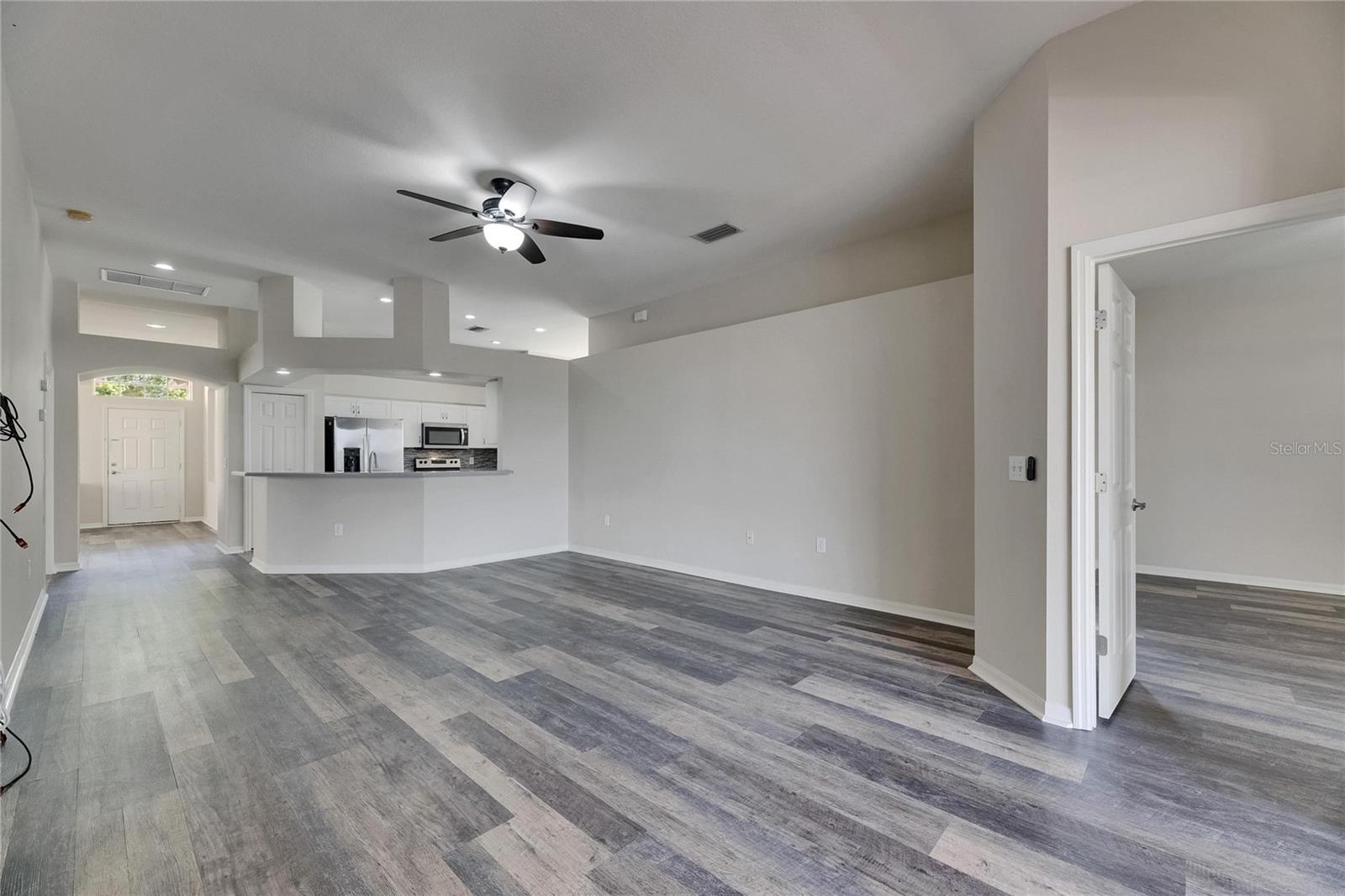 6803 RUNNER OAK DR, WESLEY CHAPEL, FL, 33545