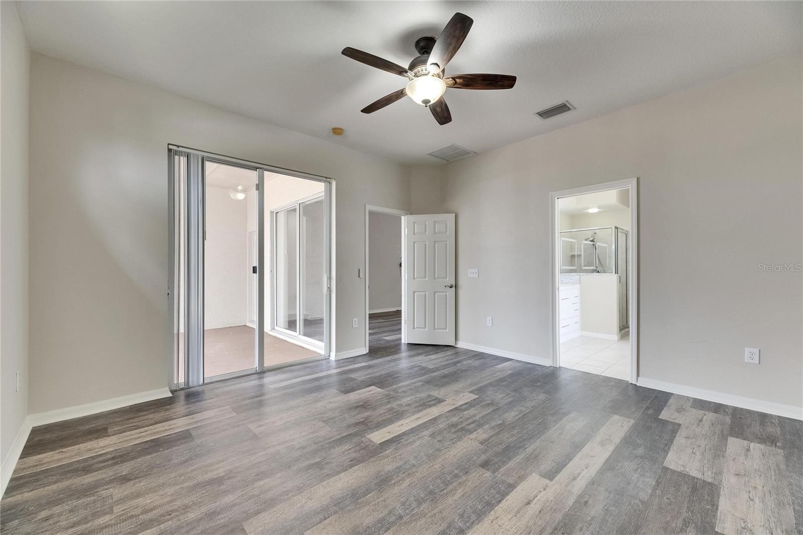 6803 RUNNER OAK DR, WESLEY CHAPEL, FL, 33545