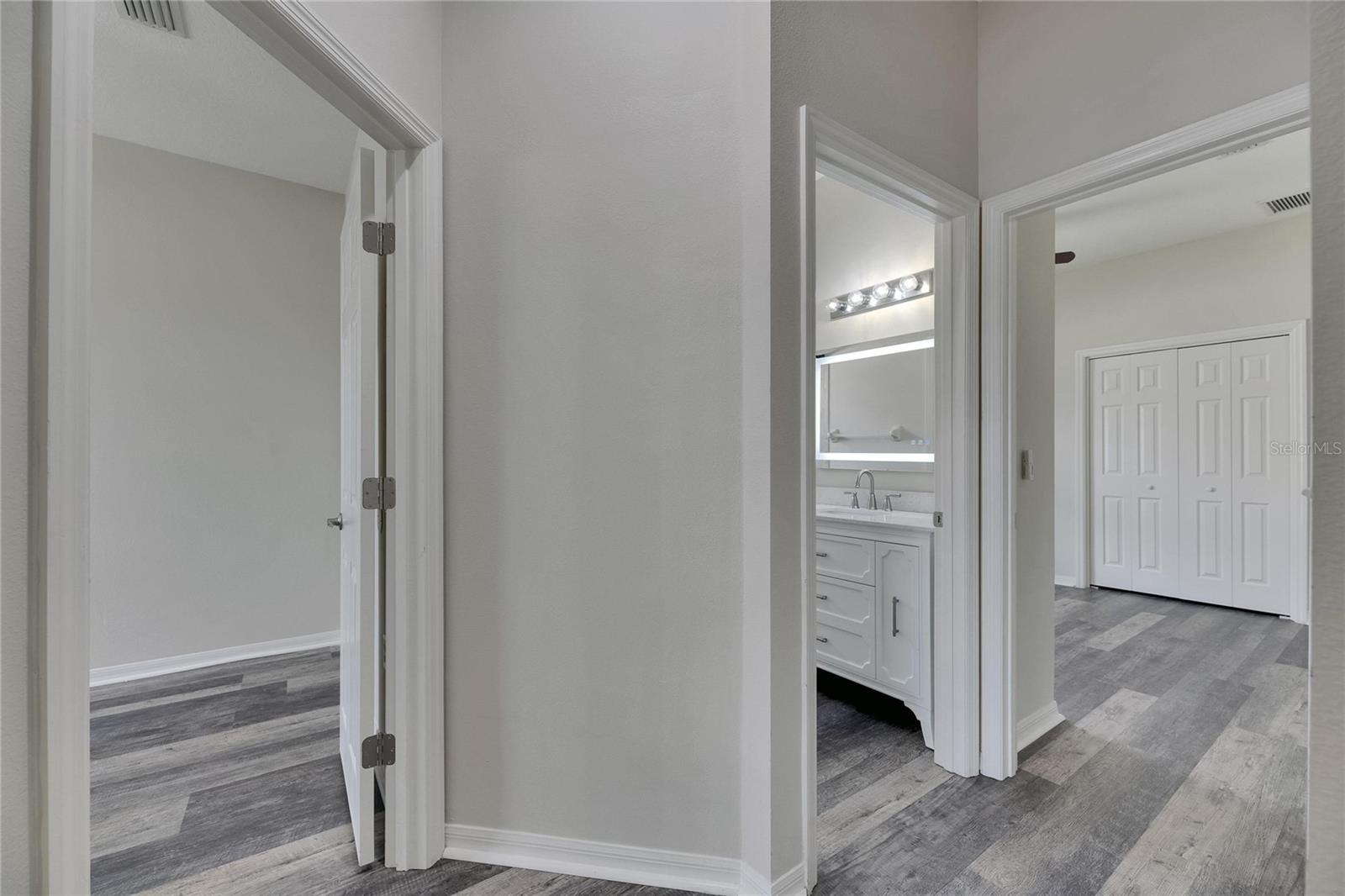 6803 RUNNER OAK DR, WESLEY CHAPEL, FL, 33545