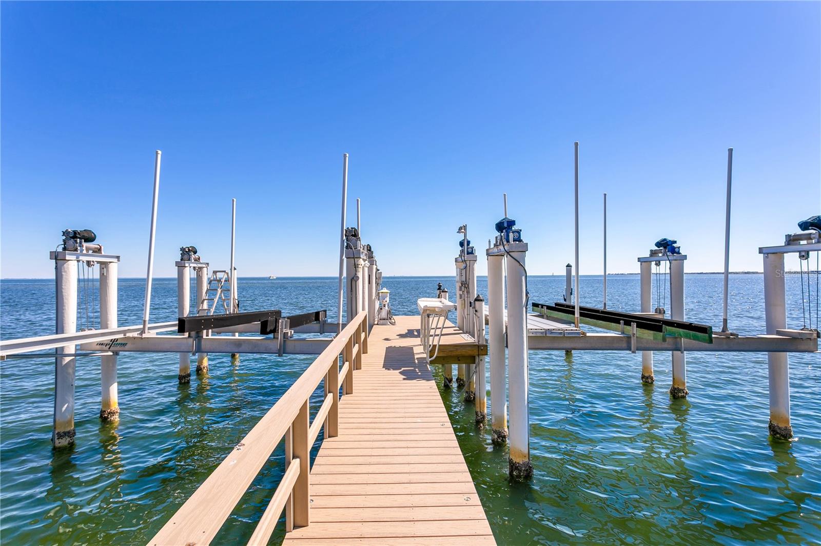 1695 BRIGHTWATERS BLVD NE, ST PETERSBURG, FL, 33704