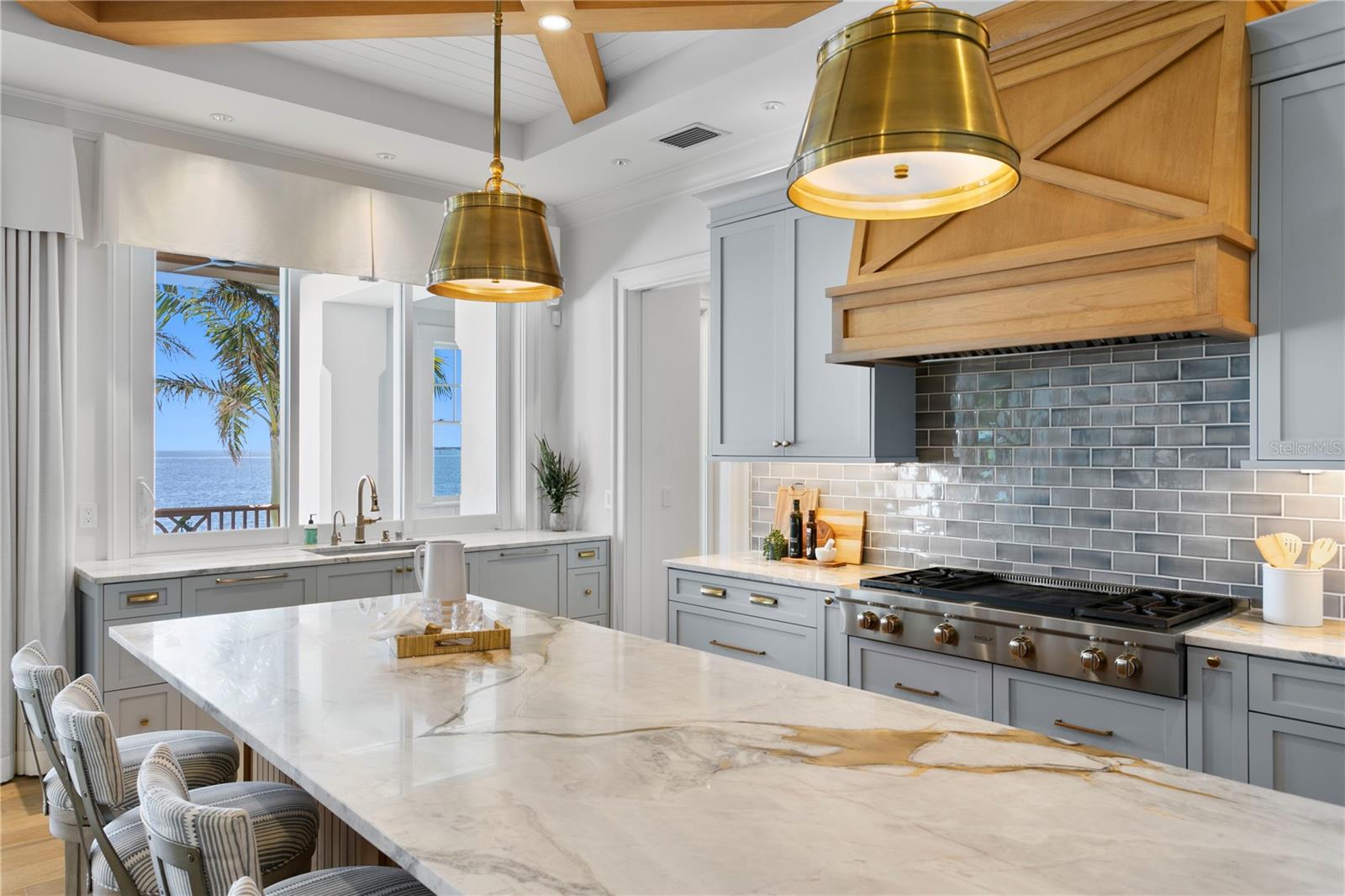 1695 BRIGHTWATERS BLVD NE, ST PETERSBURG, FL, 33704