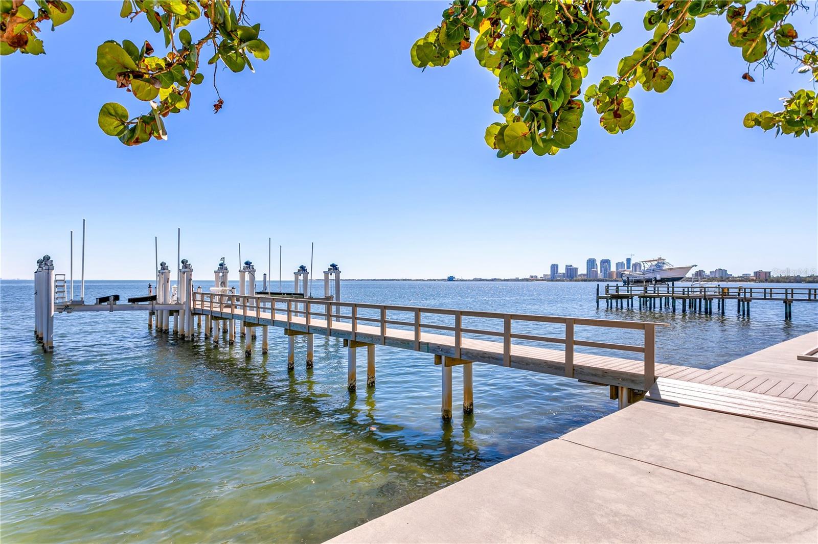 1695 BRIGHTWATERS BLVD NE, ST PETERSBURG, FL, 33704