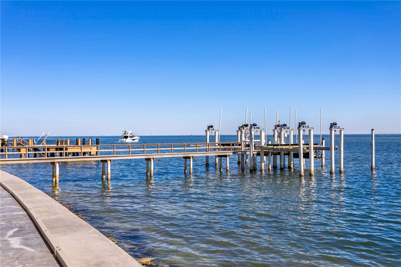 1695 BRIGHTWATERS BLVD NE, ST PETERSBURG, FL, 33704