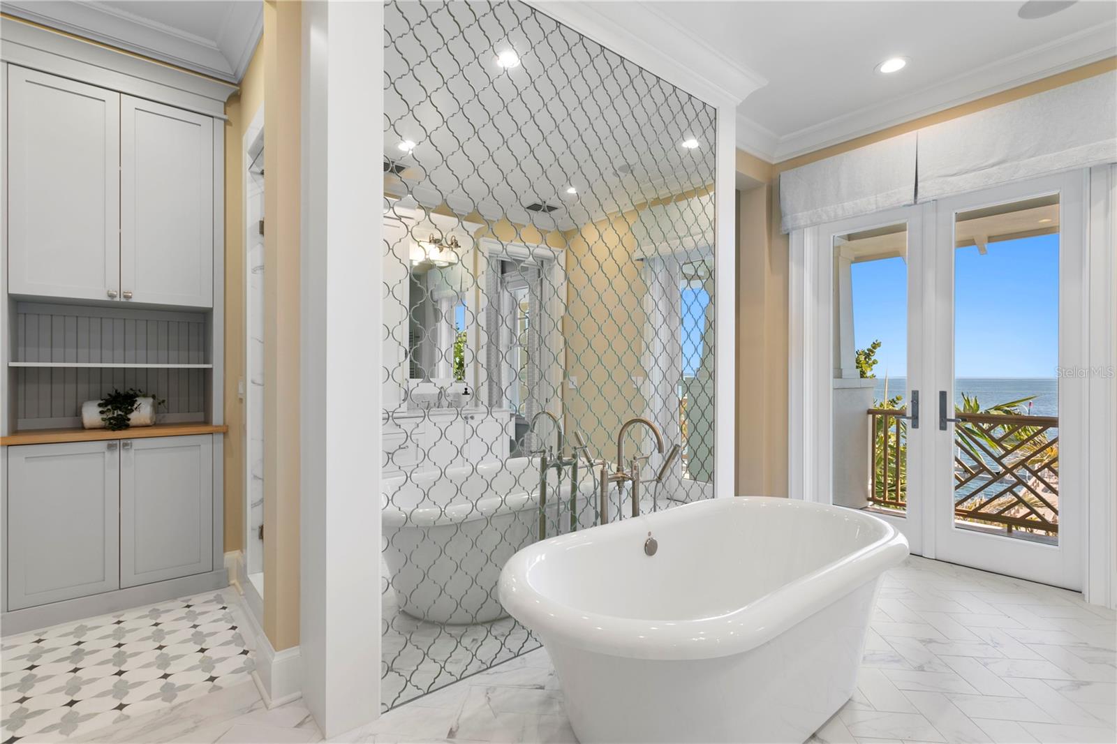 1695 BRIGHTWATERS BLVD NE, ST PETERSBURG, FL, 33704