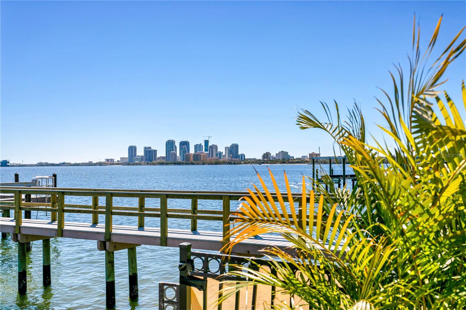 1695 BRIGHTWATERS BLVD NE, ST PETERSBURG, FL, 33704