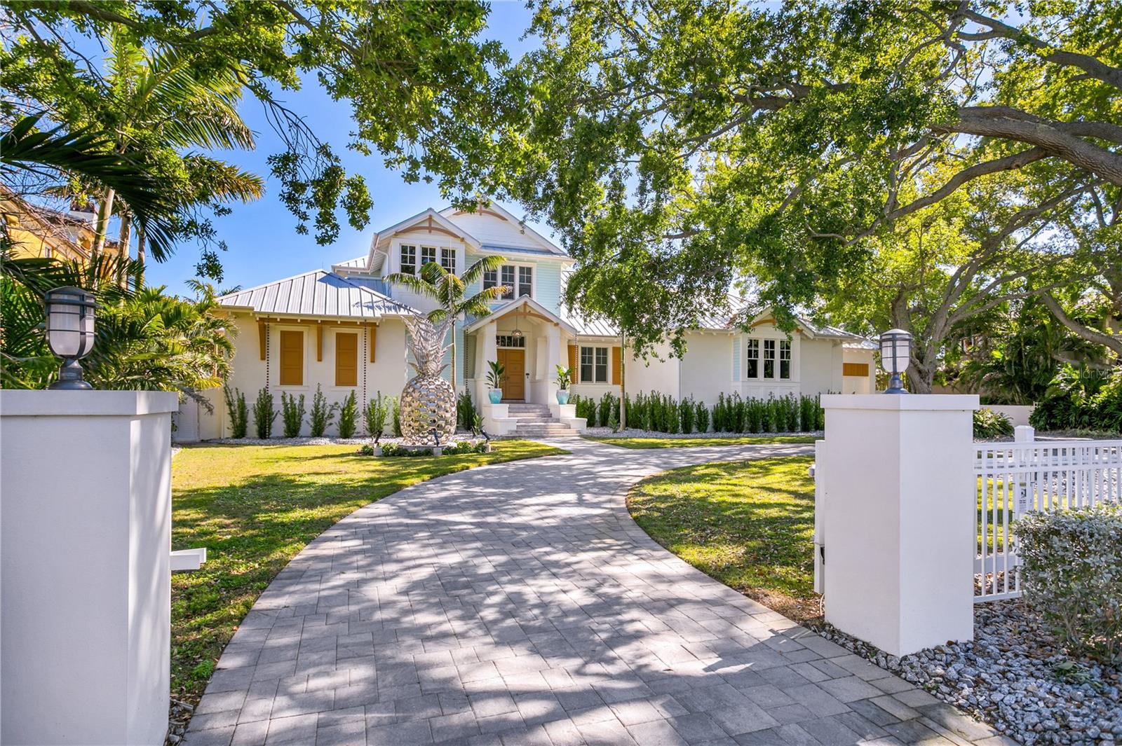 1695 BRIGHTWATERS BLVD NE, ST PETERSBURG, FL, 33704