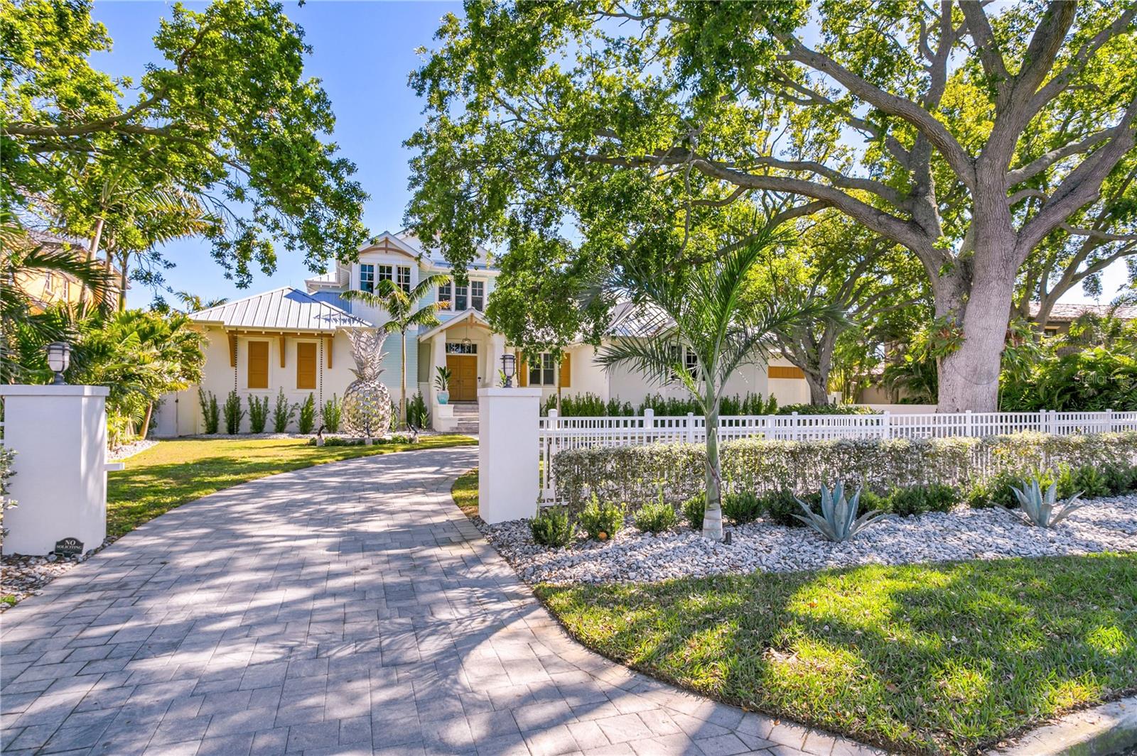 1695 BRIGHTWATERS BLVD NE, ST PETERSBURG, FL, 33704
