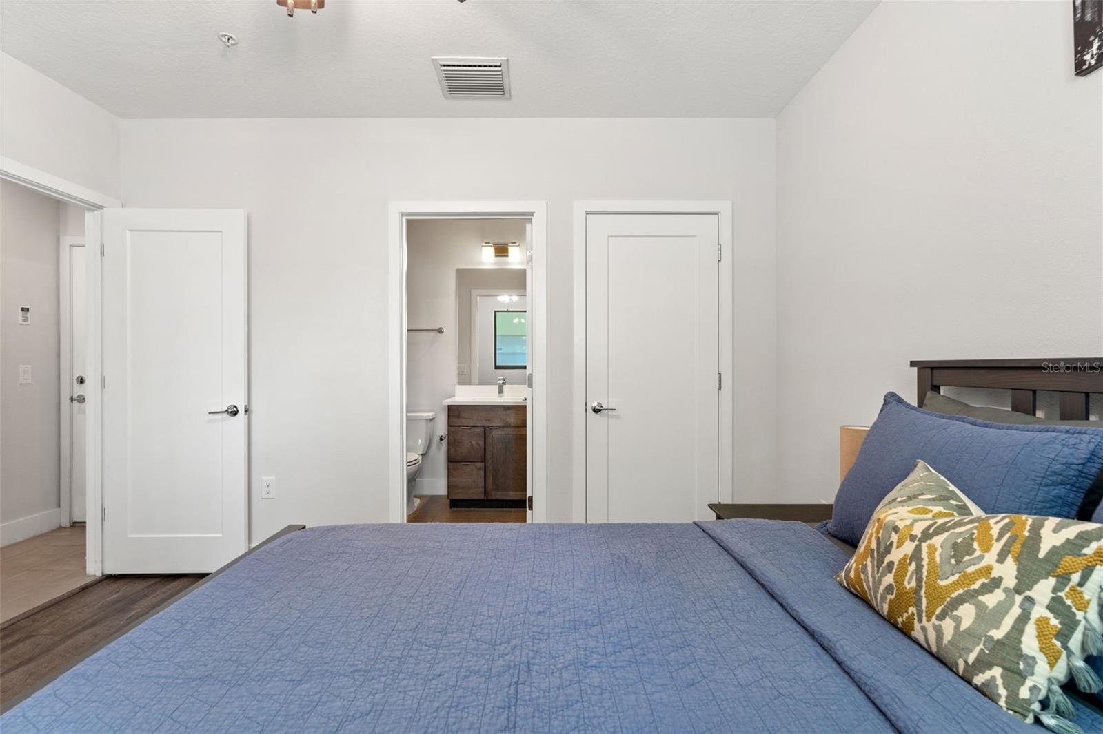 907 ARLINGTON AVE N, ST PETERSBURG, FL, 33705