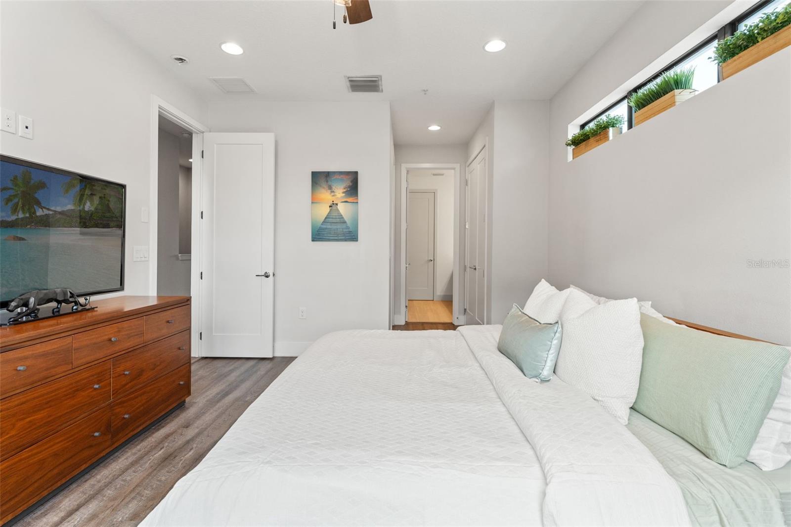 907 ARLINGTON AVE N, ST PETERSBURG, FL, 33705