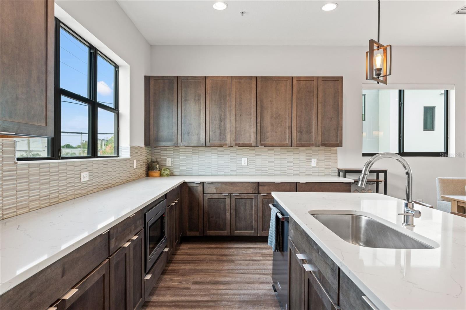 907 ARLINGTON AVE N, ST PETERSBURG, FL, 33705