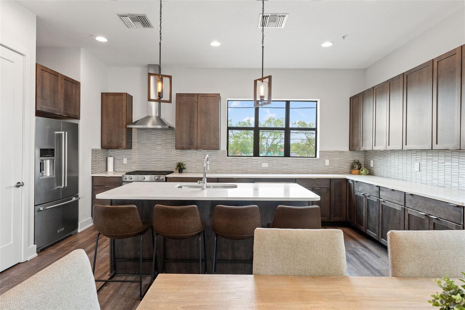 907 ARLINGTON AVE N, ST PETERSBURG, FL, 33705