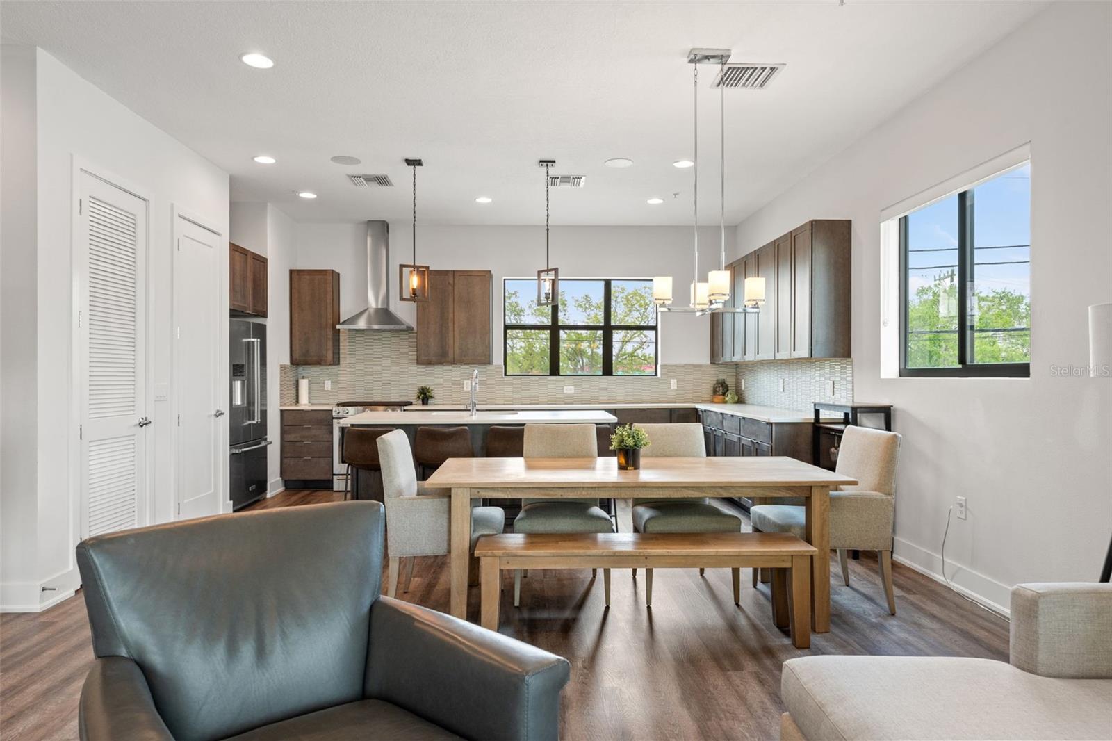 907 ARLINGTON AVE N, ST PETERSBURG, FL, 33705